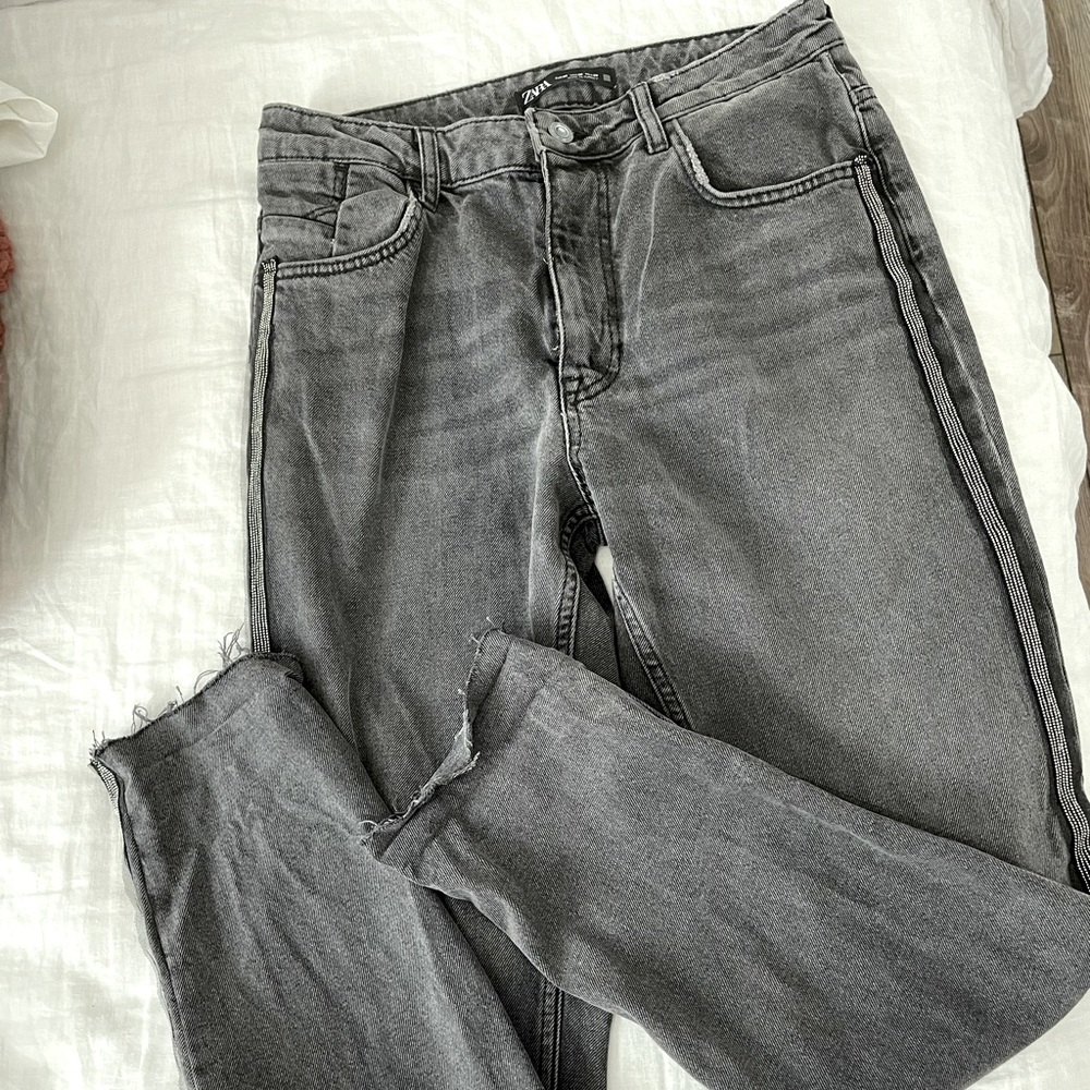 Zara boyfriend distressed black jeans, size 6, raw hem